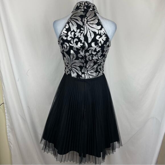 Xscape Black W Metallic Silver Sequins Pleated Event Occasion Dress NWOT Size 2 - Picture 5 of 13
